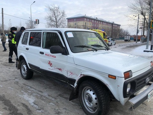В Петропавловске автомобиль «медслужбы» столкнулся с Volkswagen на оживленном перекрестке