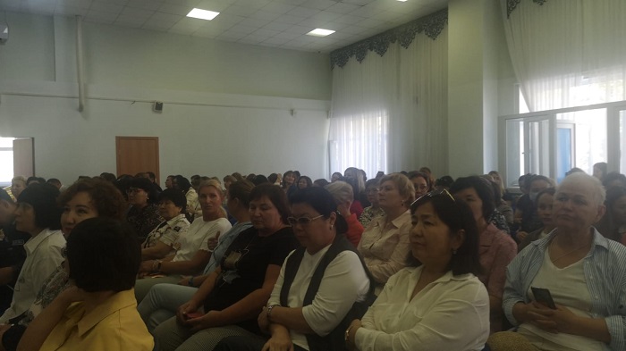 Полицейские столицы провели семинар с работниками школ