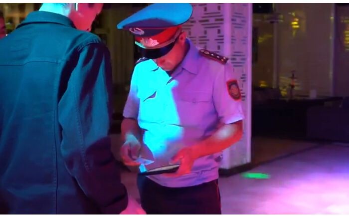 Жамбылские полицейские проводят рейды по выявлению правонарушений среди несовершеннолетних
