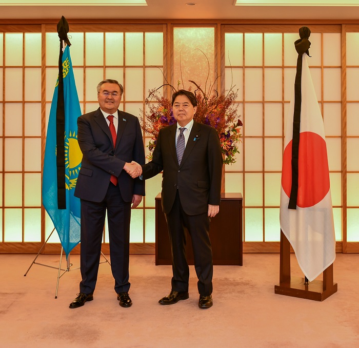 Министр иностранных дел Казахстана прибыл в Токио