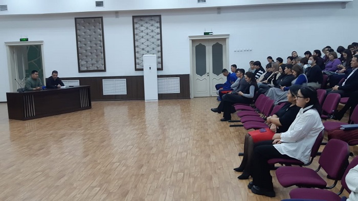 Полицейские Астаны провели семинар в школе по действиям при возникновении чрезвычайных ситуаций
