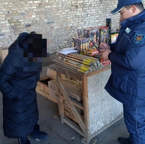 Рейды по выявлению незаконной торговли пиротехникой проводят сотрудники полиции Жамбылской области