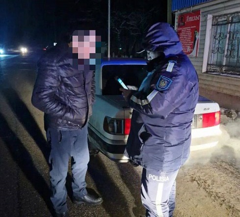 Более 50 нарушений ПДД за сутки выявили жамбылские полицейские