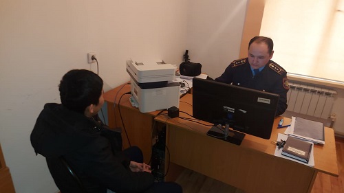 Жамбылские полицейские задержали интернет-мошенника из Туркестана