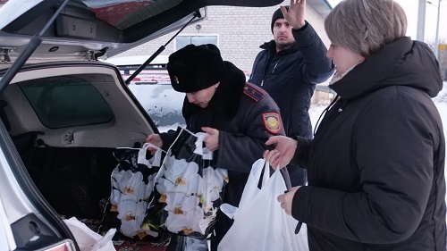 Малообеспеченным семьям помогли полицейские Петропавловска в преддверии Дня благодарности