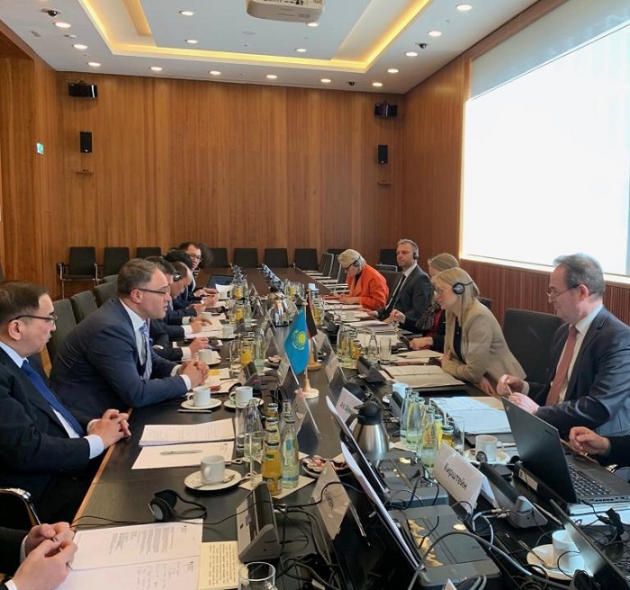 Межправкомиссия рассмотрела комплекс мер по поддержке этнических немцев Казахстана