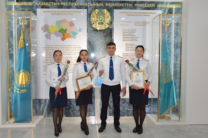 Пятерых лучших дознавателей североказахстанской полиции отметили правами МВД