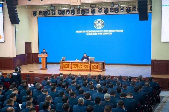 Глава МВД провел совещание с руководителями городских и районных подразделений полиции