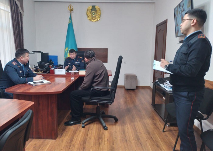 Руководство жамбылской полиции проводит прием граждан в районах