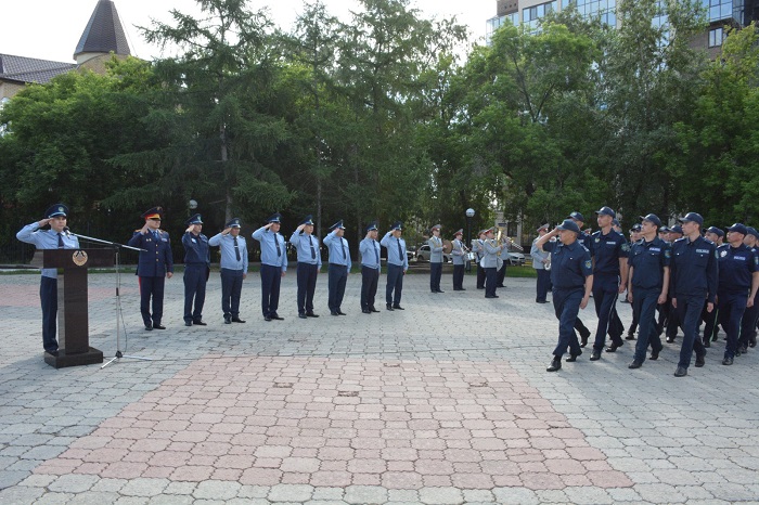 Главный полицейский СКО провёл гарнизонный развод в преддверии Дня казахстанской полиции