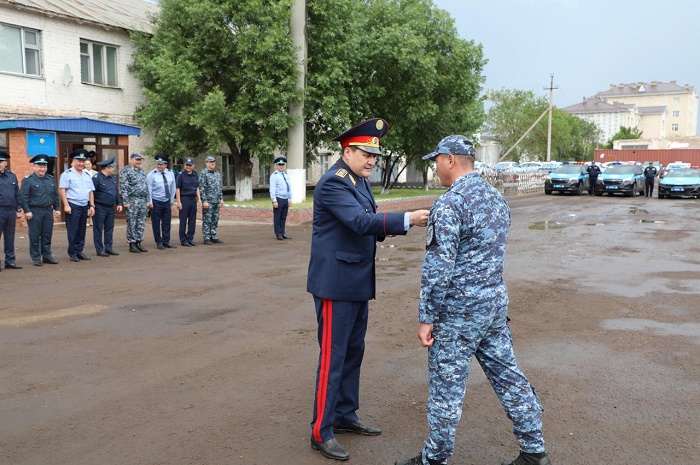 Приданные силы, обеспечивавшие правопорядок, наградил руководитель столичной полиции