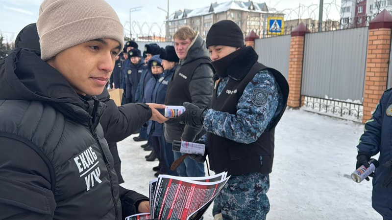 В СКО полицейские и добровольцы закрасили 15 наркограффити