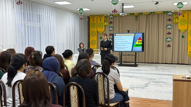 В детском саду №63 «Әсемай» состоялась встреча с родителями на тему финансовой и цифровой безопасности