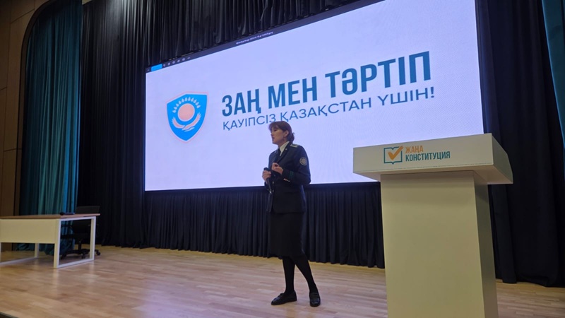 В комфортной средней школе №115 состоялась встреча по вопросам финансовой и цифровой безопасности