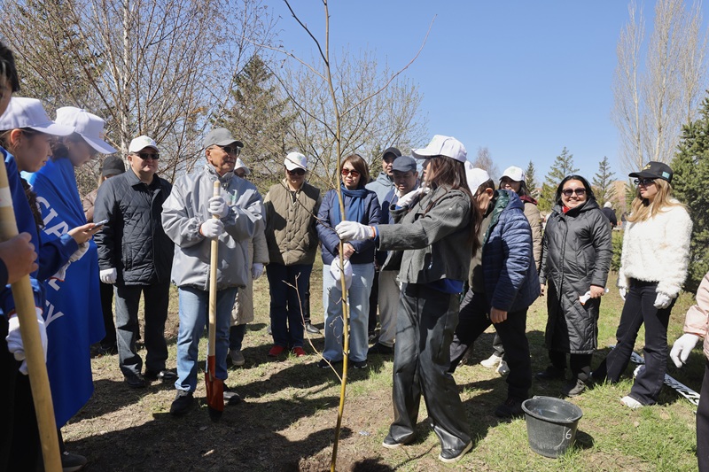 Молодежь ЕНУ приняла участие в акции «Таза Қазақстан»